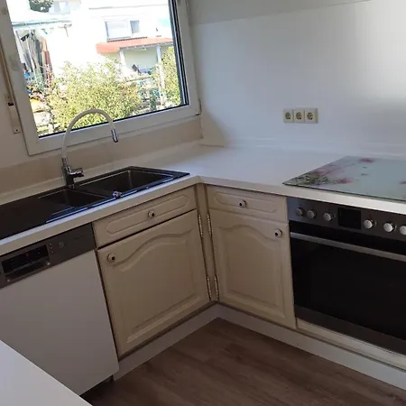 Helle Neu Renovierte Dachgeschosswohnung Mit Balkon Апартаменты *
