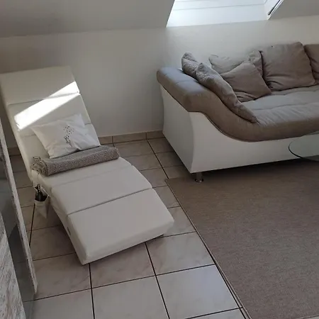 Апартаменты Helle Neu Renovierte Dachgeschosswohnung Mit Balkon Штоках