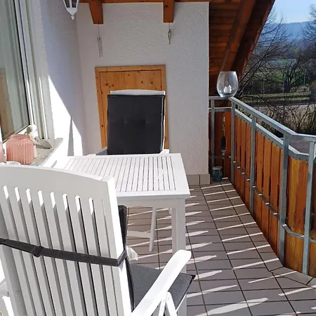 Helle Neu Renovierte Dachgeschosswohnung Mit Balkon * Штоках