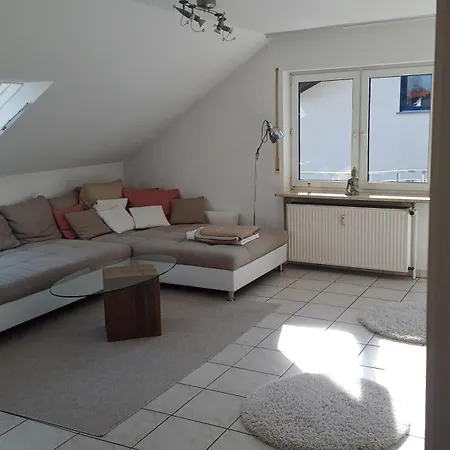 Helle Neu Renovierte Dachgeschosswohnung Mit Balkon Апартаменты Штоках