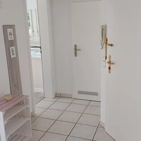 Helle Neu Renovierte Dachgeschosswohnung Mit Balkon