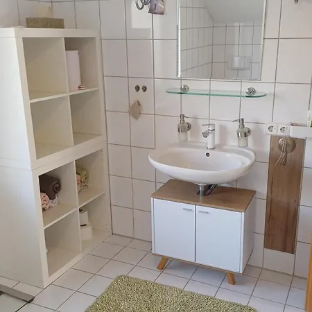 Helle Neu Renovierte Dachgeschosswohnung Mit Balkon Апартаменты *