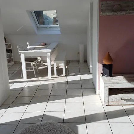 Helle Neu Renovierte Dachgeschosswohnung Mit Balkon *