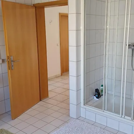 Helle Neu Renovierte Dachgeschosswohnung Mit Balkon Апартаменты