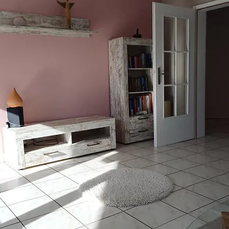 Helle Neu Renovierte Dachgeschosswohnung Mit Balkon Apartment *